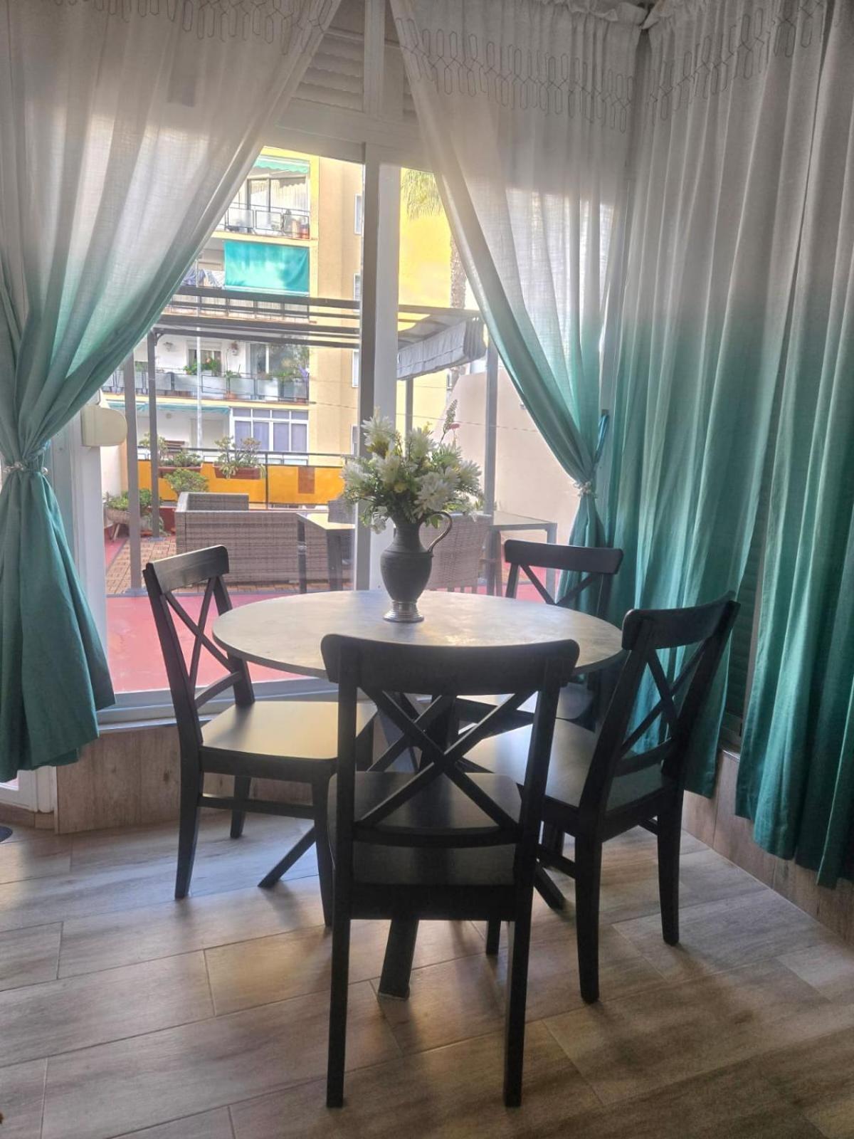 City Central Apartment With Large Patio By Namaste Elite Torremolinos Buitenkant foto